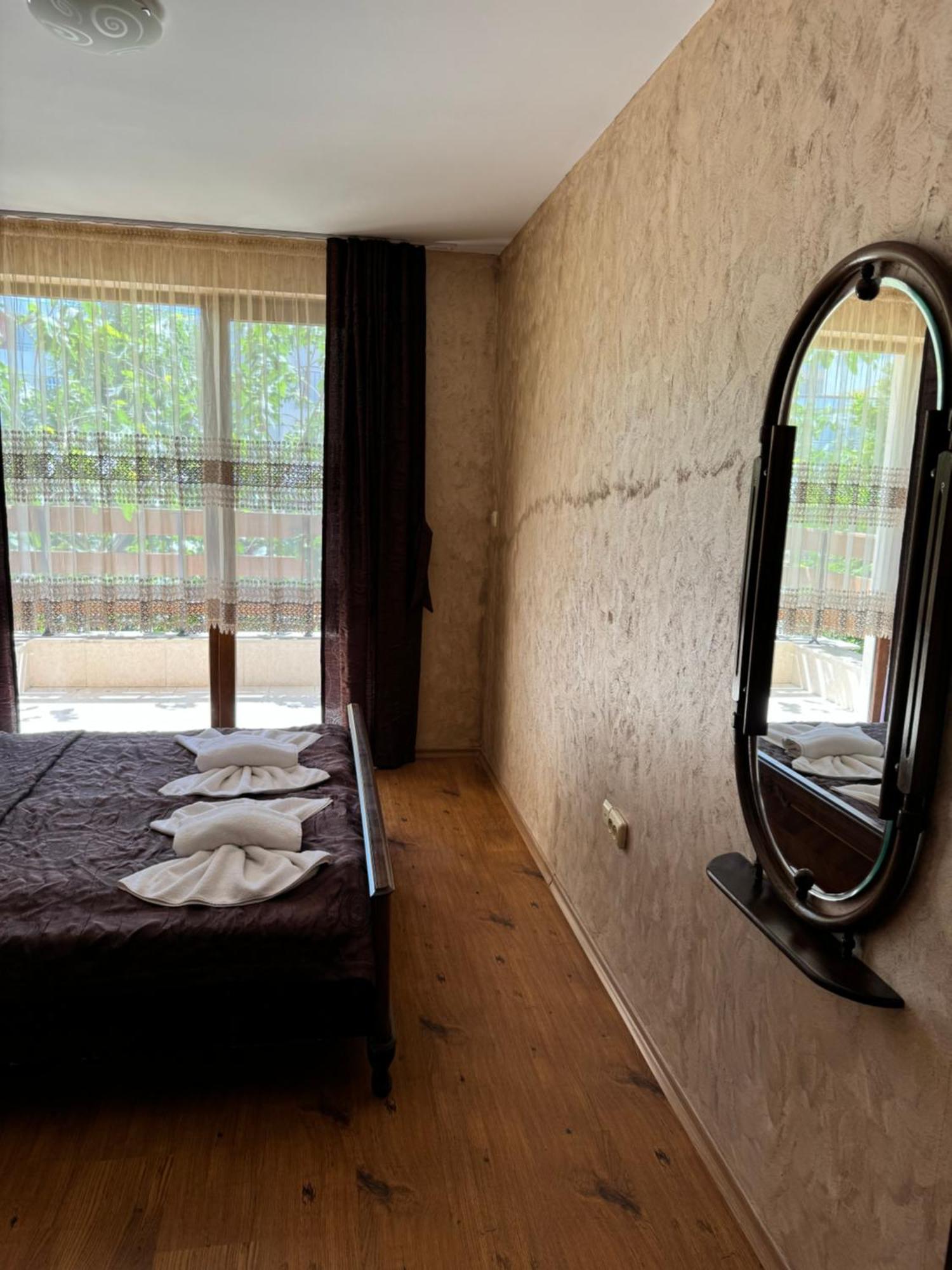 Apartment Robinson Beach Elenite First Line Sveti Vlas Extérieur photo